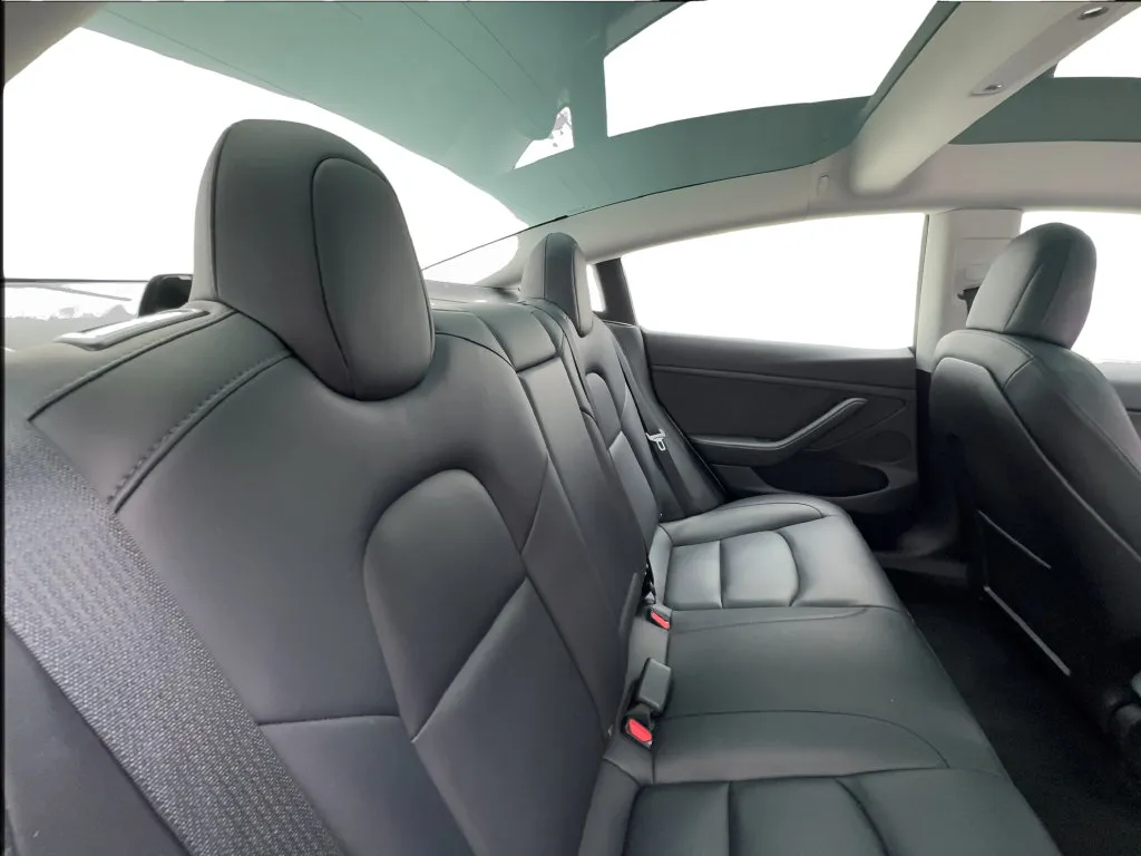 Tesla Model 3 photo 28