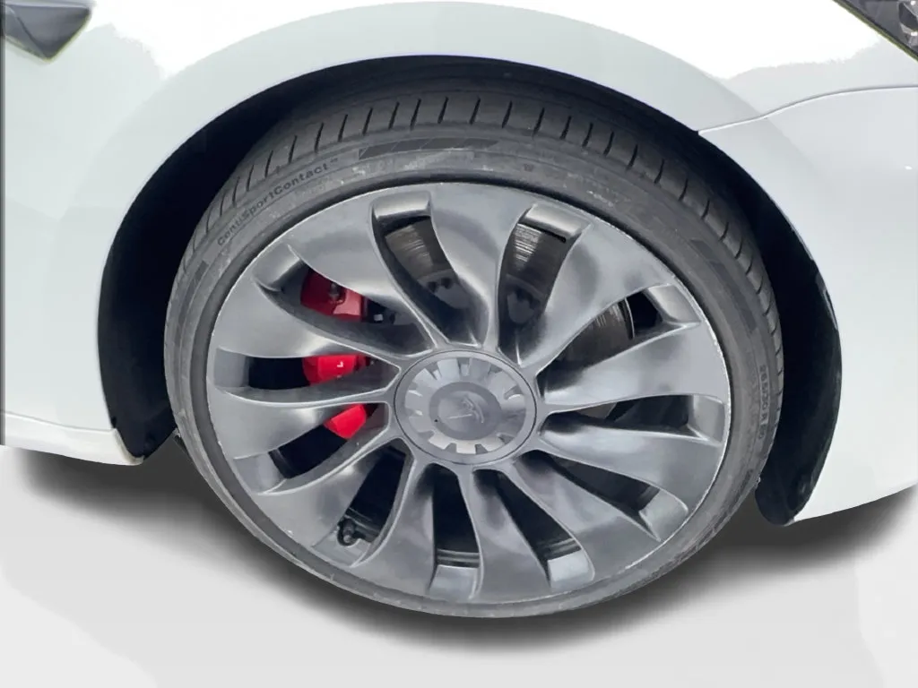 Tesla Model 3 photo 15