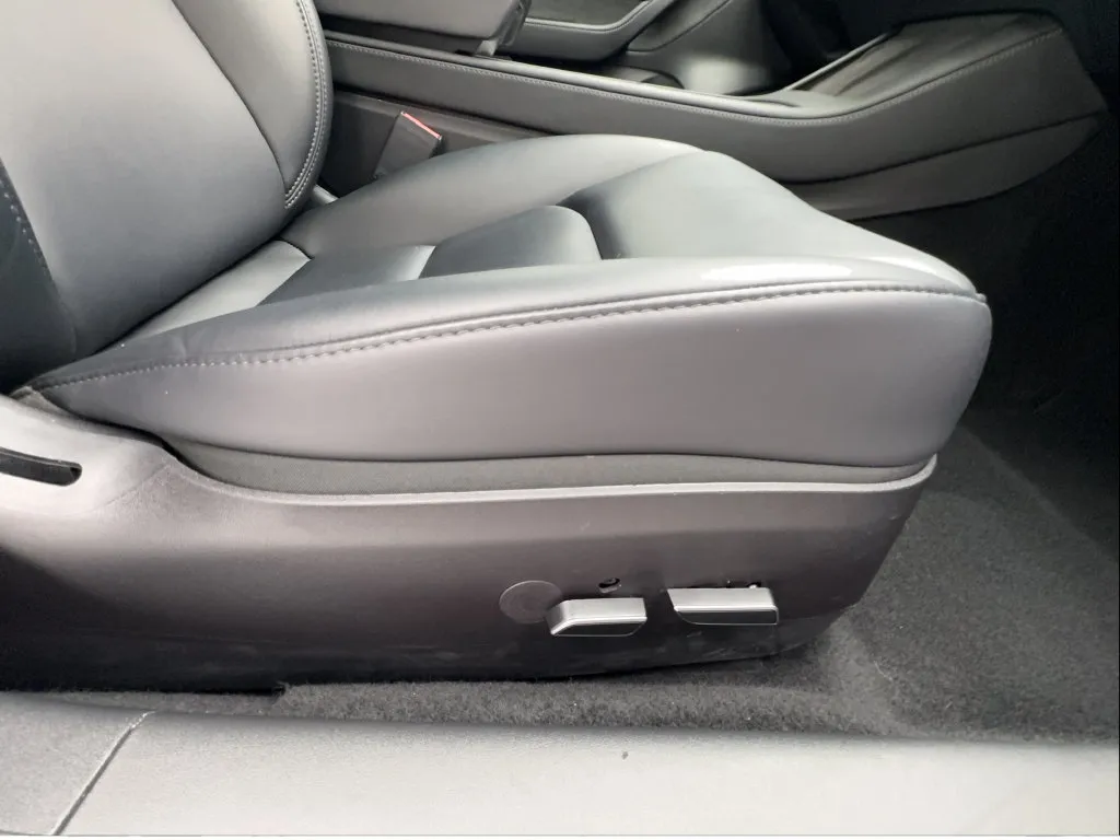Tesla Model 3 photo 32