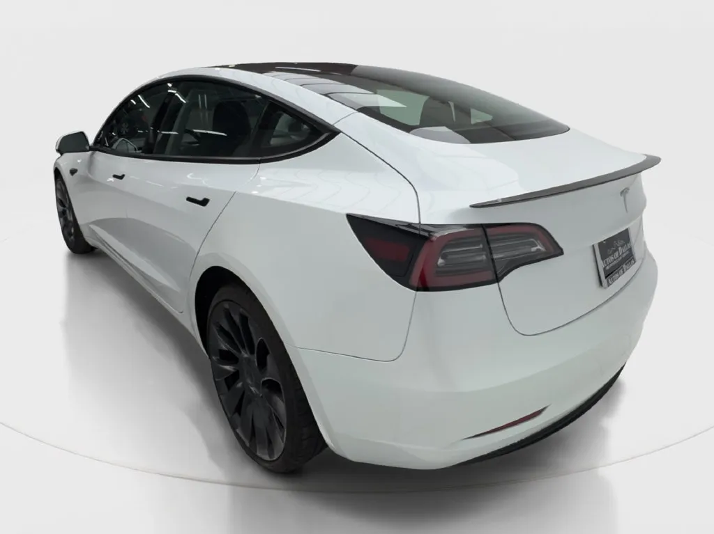 Tesla Model 3 photo 11