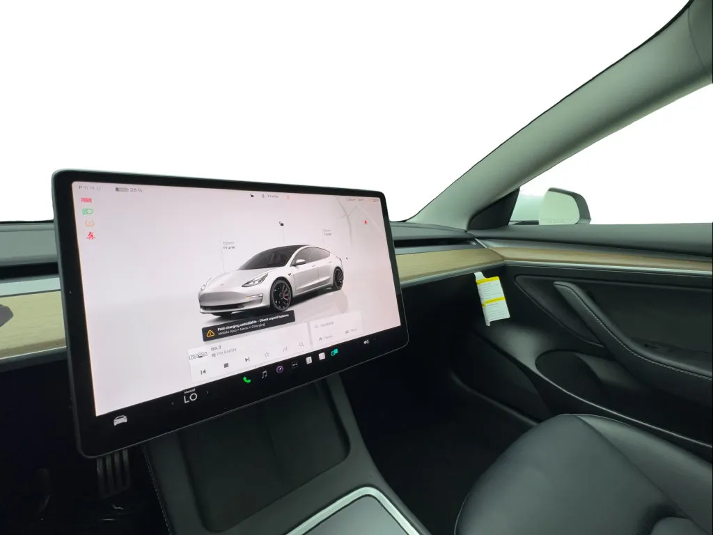 Tesla Model 3 photo 43