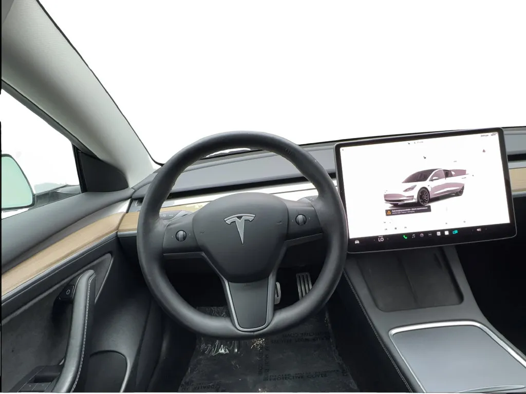 Tesla Model 3 photo 36