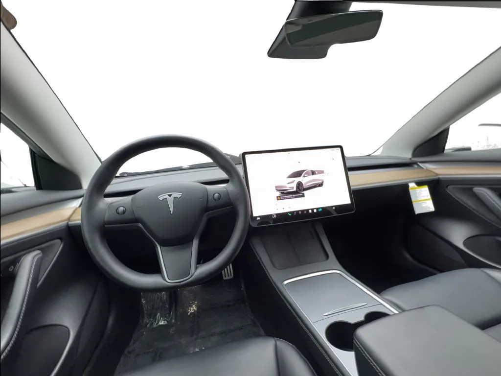 Tesla Model 3 photo 35