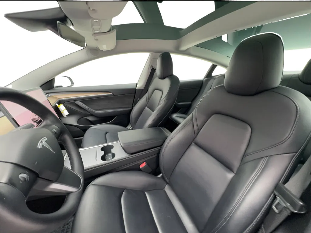 Tesla Model 3 photo 19