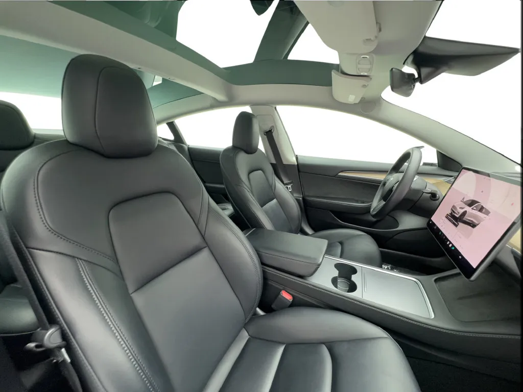 Tesla Model 3 photo 30