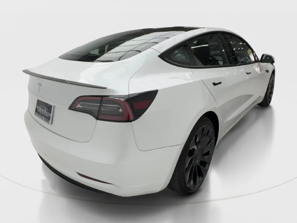 Tesla Model 3 photo 8