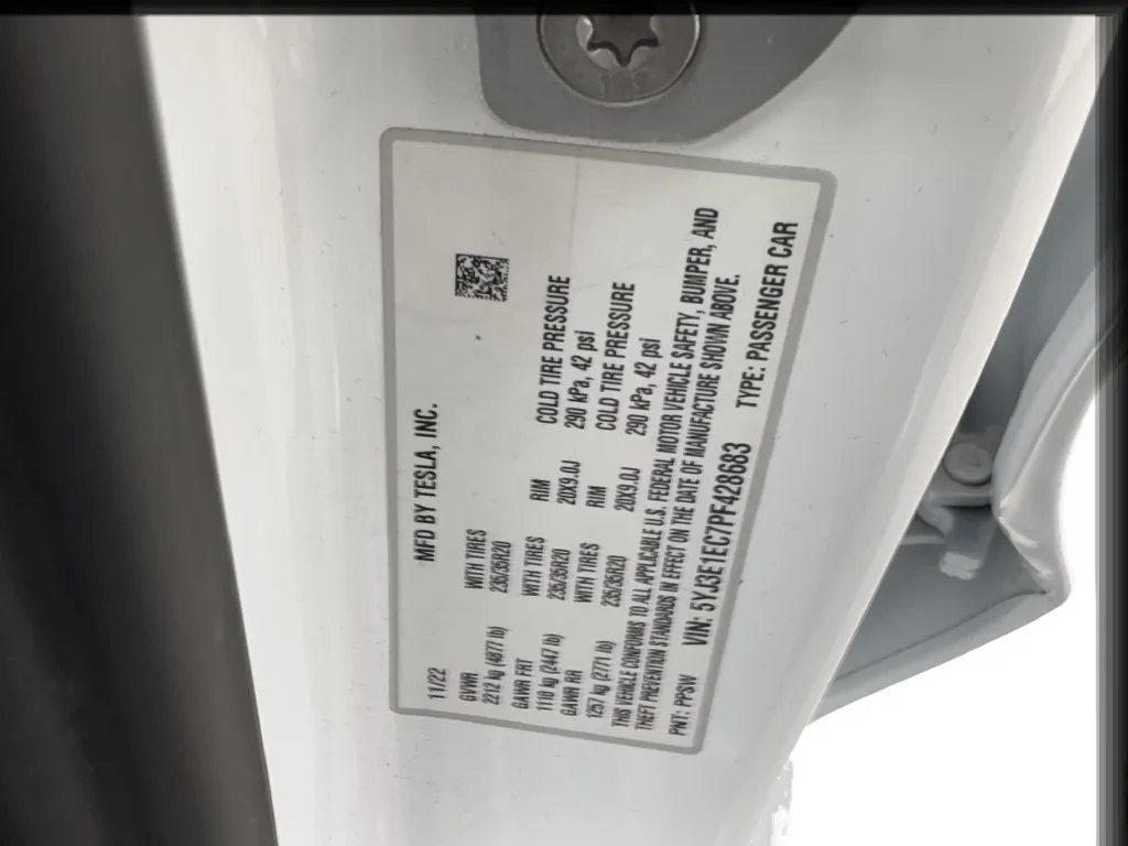 Tesla Model 3 photo 51