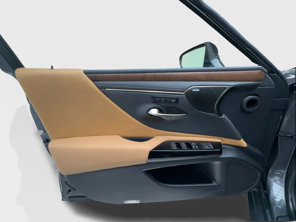 Lexus ES photo 25