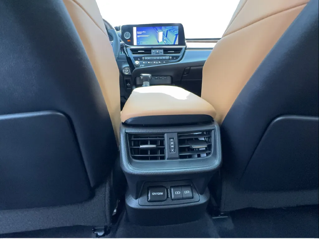 Lexus ES photo 42