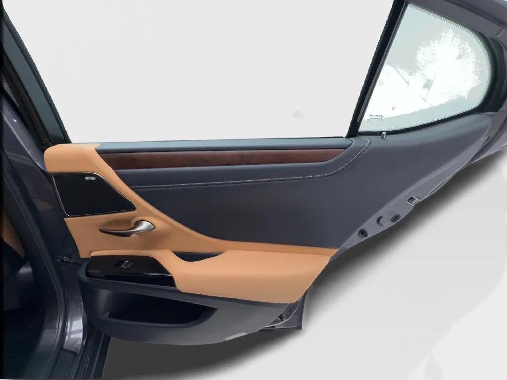Lexus ES photo 32