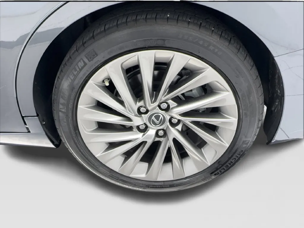Lexus ES photo 14