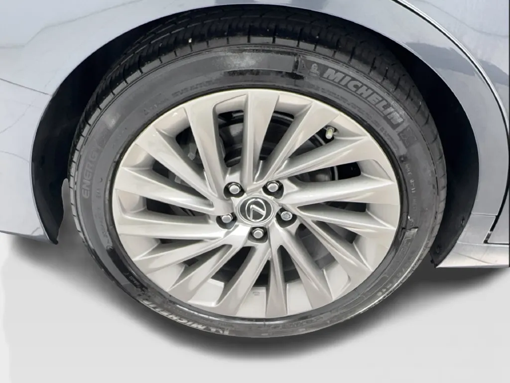 Lexus ES photo 18