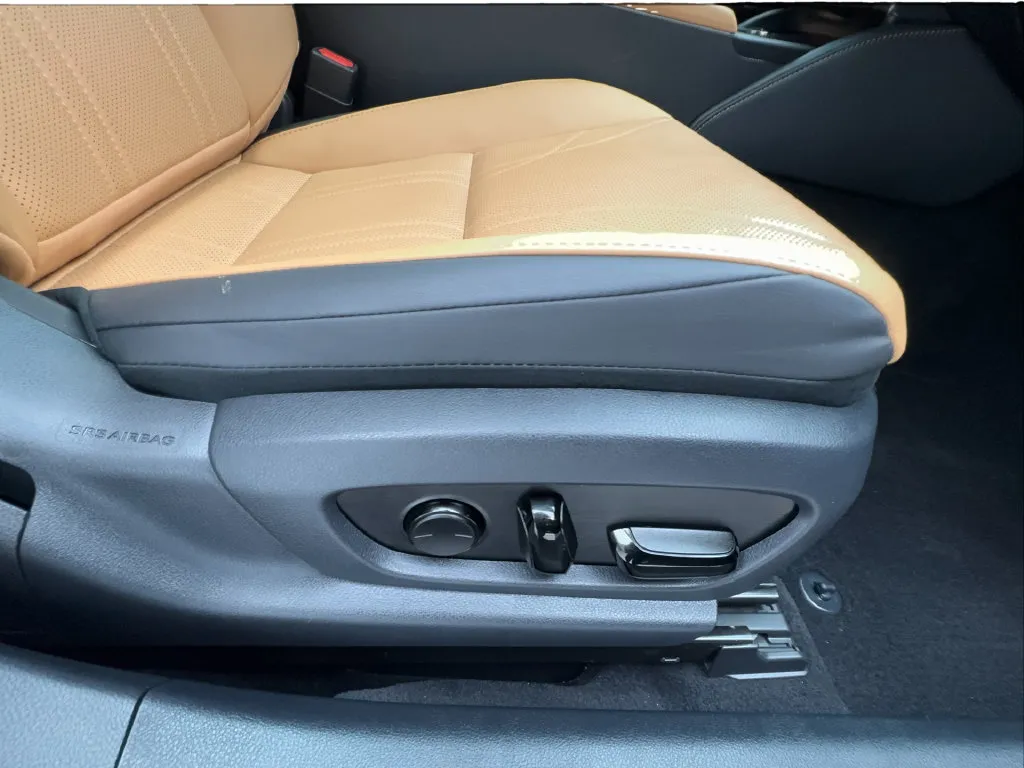 Lexus ES photo 34