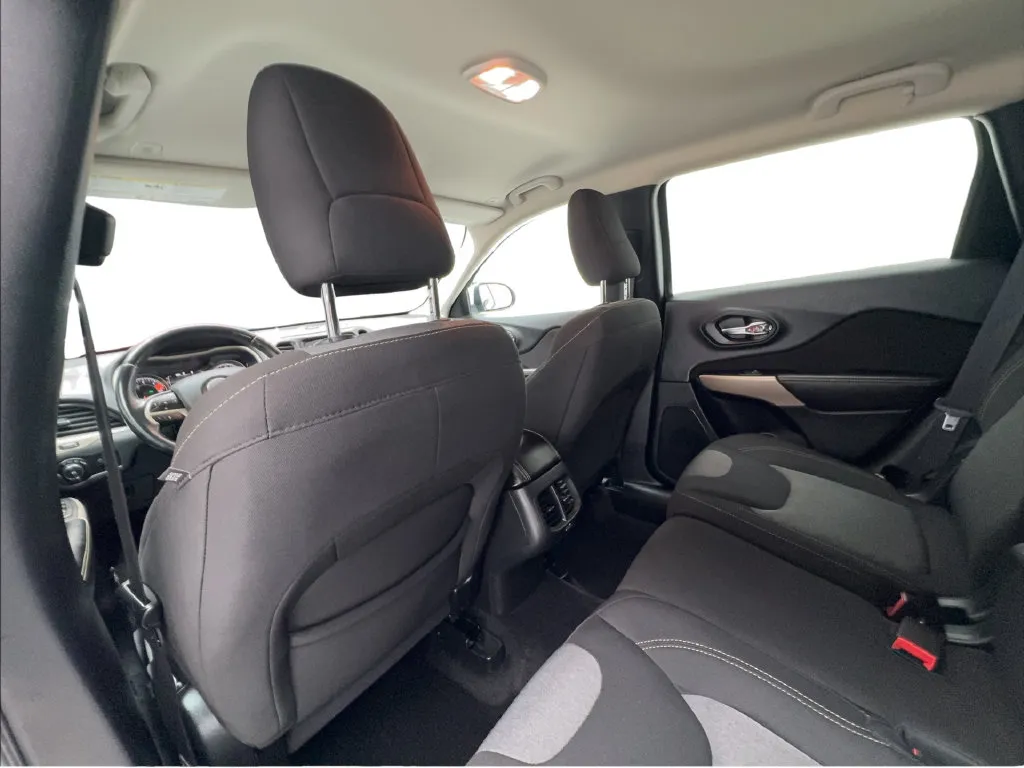 Jeep Cherokee photo 26
