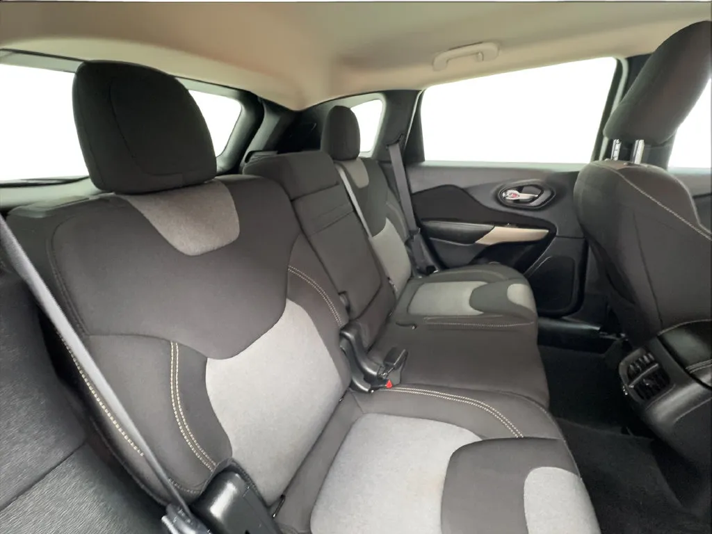 Jeep Cherokee photo 28