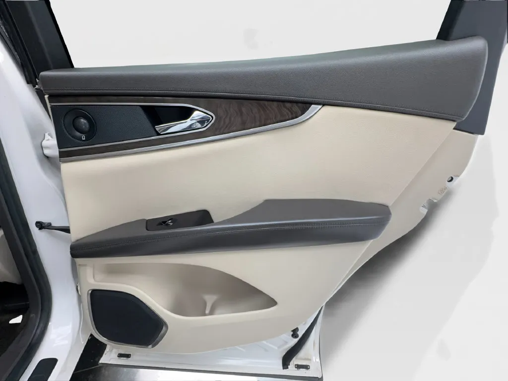 Lincoln MKX photo 32