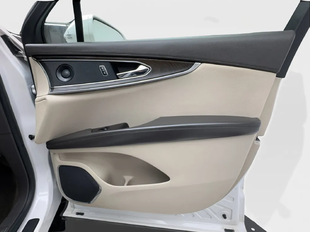 Lincoln MKX photo 36