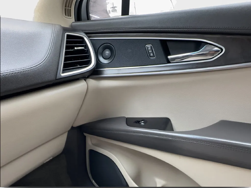 Lincoln MKX photo 49