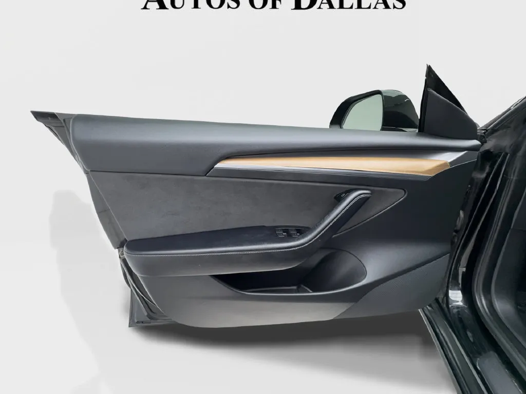 Tesla Model 3 photo 23