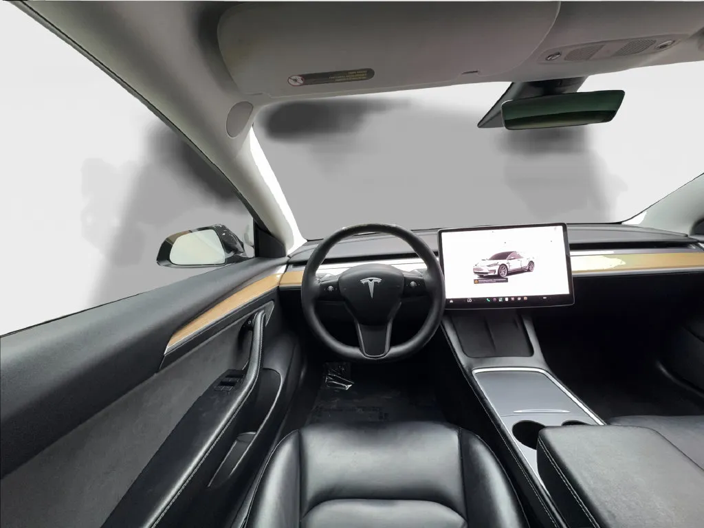 Tesla Model 3 photo 32