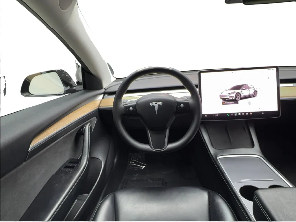 Tesla Model 3 photo 33