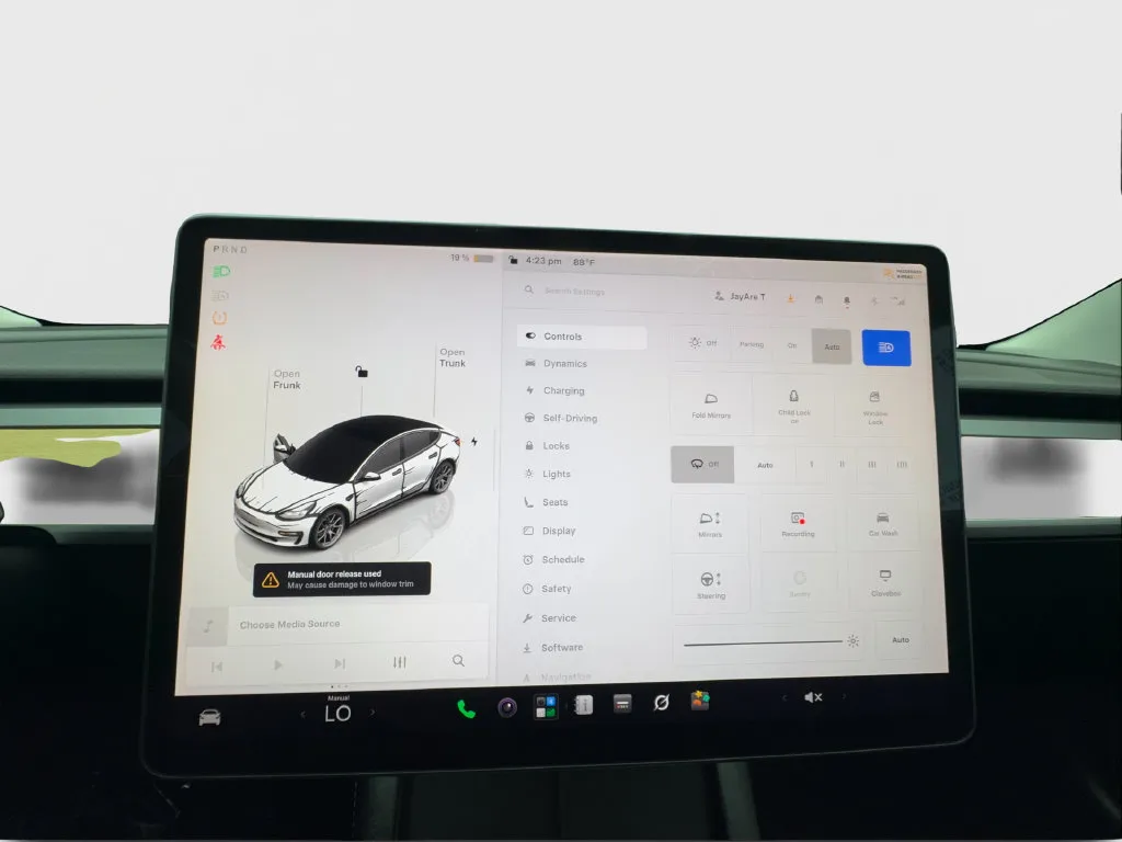 Tesla Model 3 photo 43