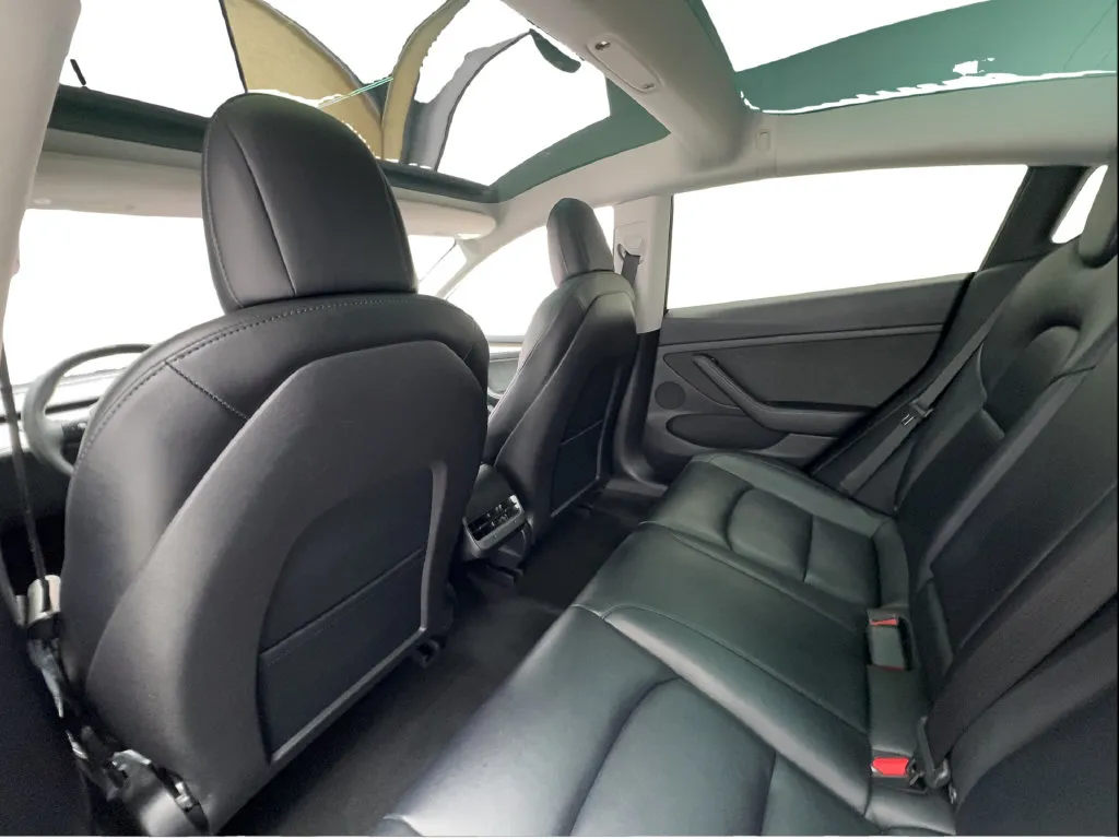 Tesla Model 3 photo 26