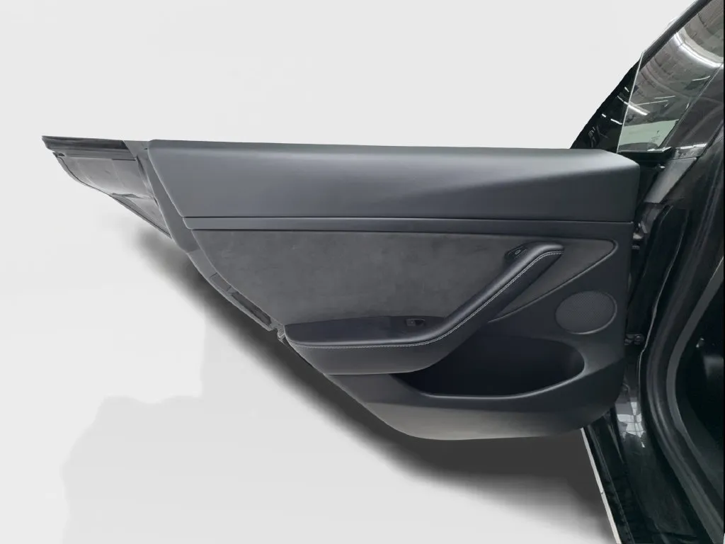 Tesla Model 3 photo 27