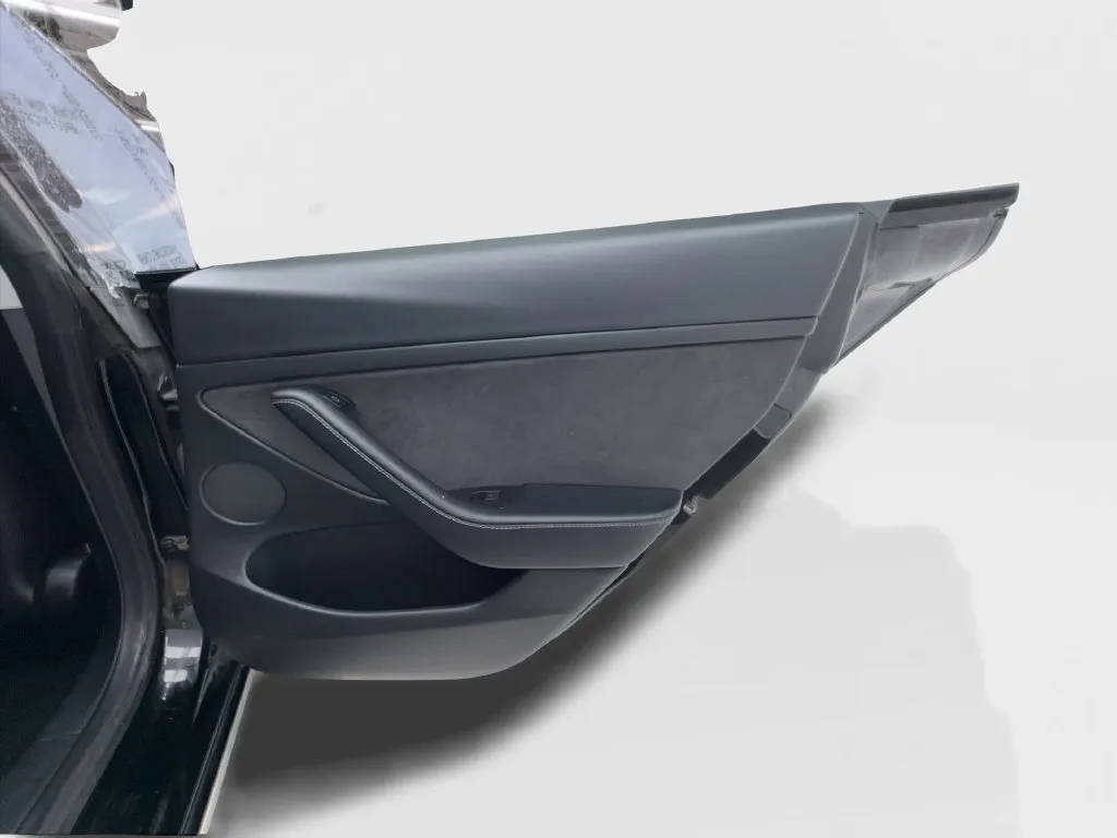 Tesla Model 3 photo 30