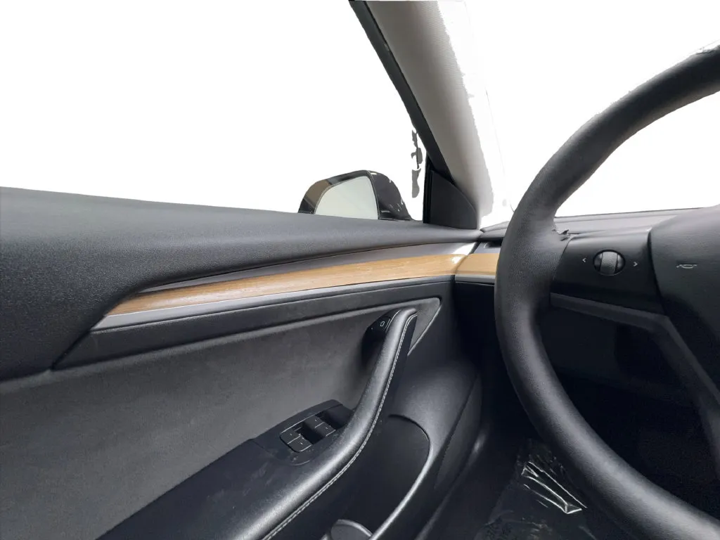 Tesla Model 3 photo 36