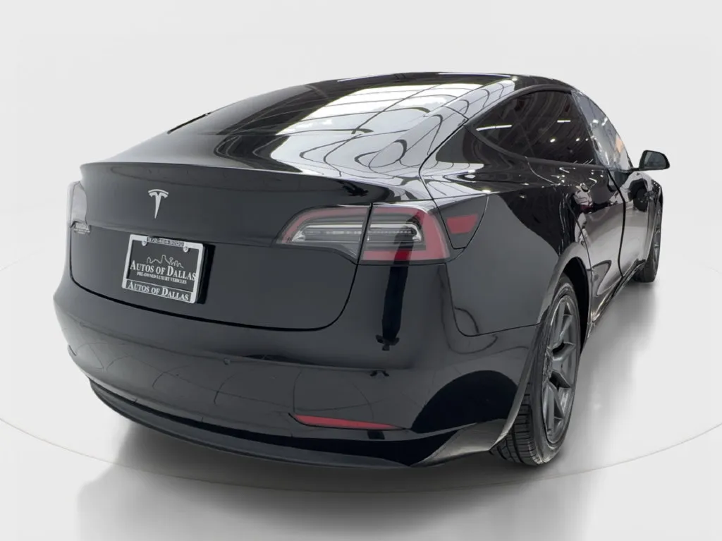 Tesla Model 3 photo 11