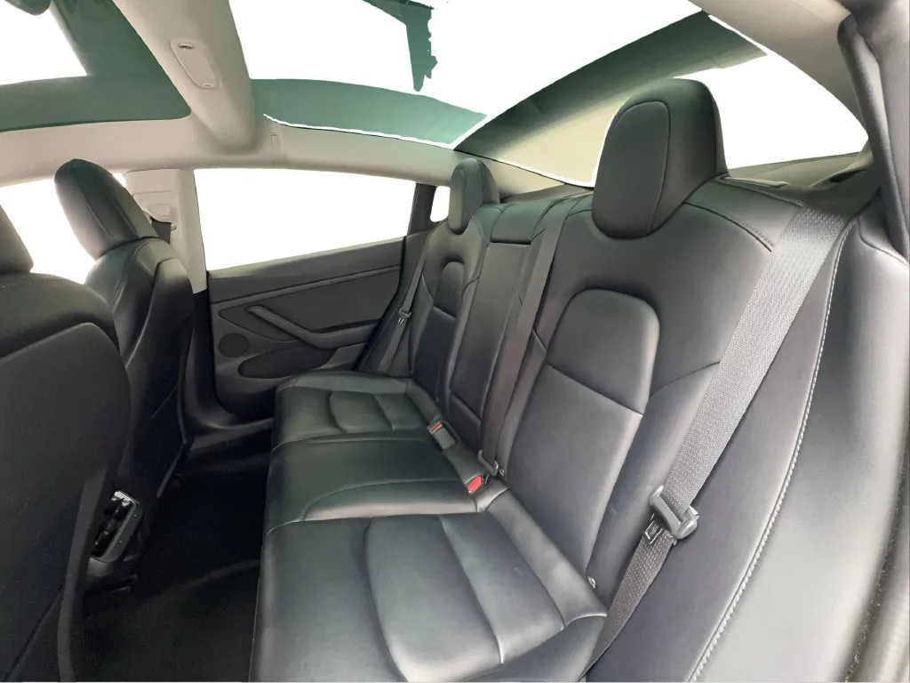 Tesla Model 3 photo 25