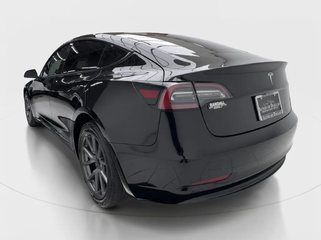 Tesla Model 3 photo 8