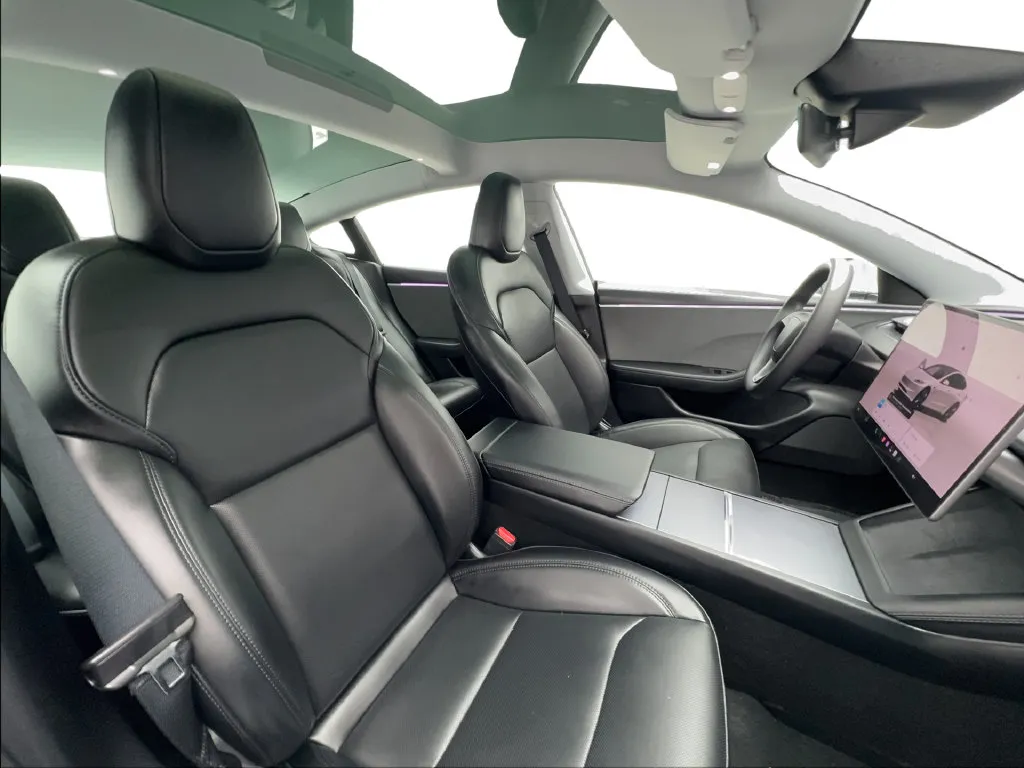 Tesla Model 3 photo 32