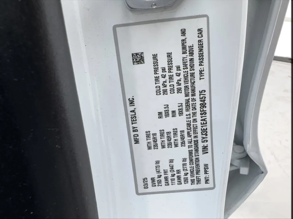 Tesla Model 3 photo 50