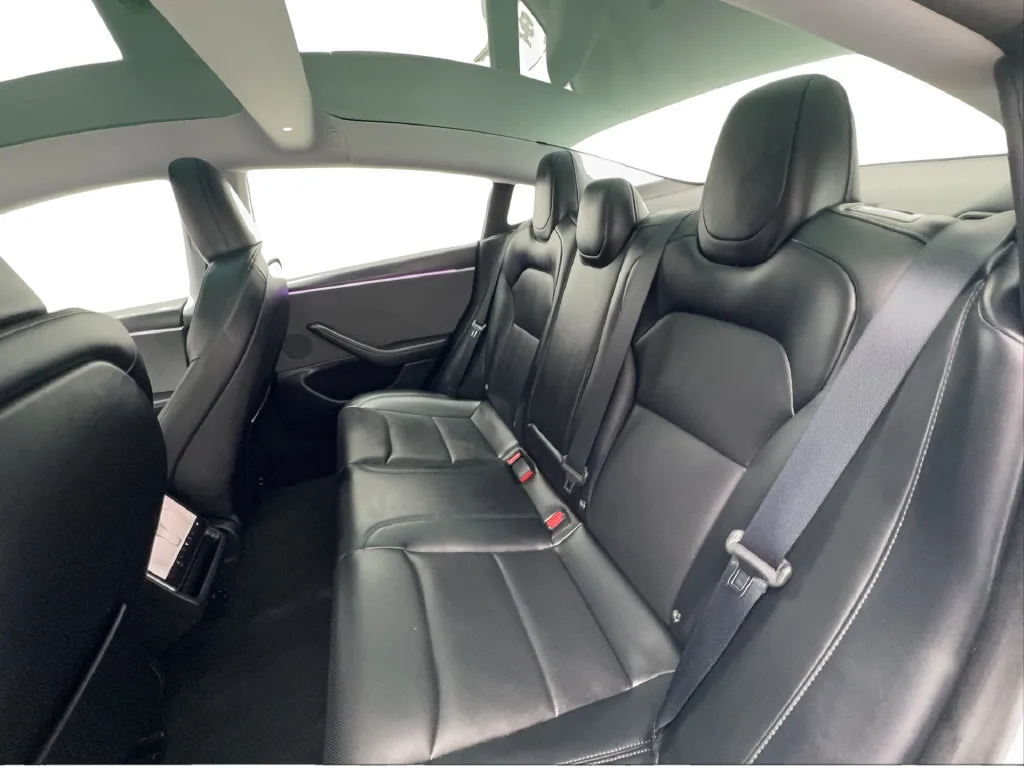 Tesla Model 3 photo 25