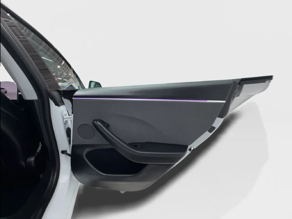 Tesla Model 3 photo 30