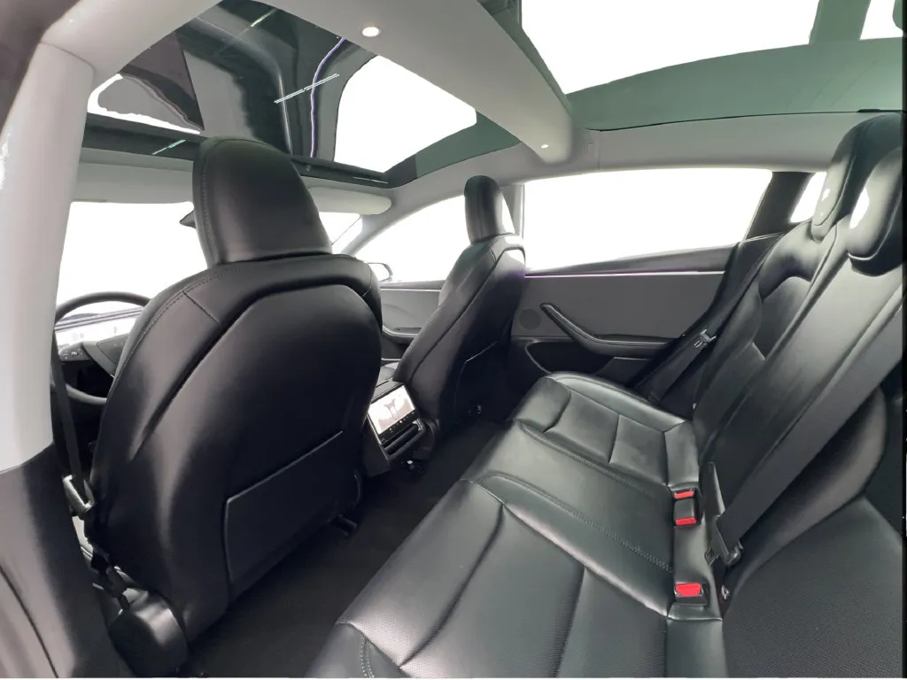Tesla Model 3 photo 26