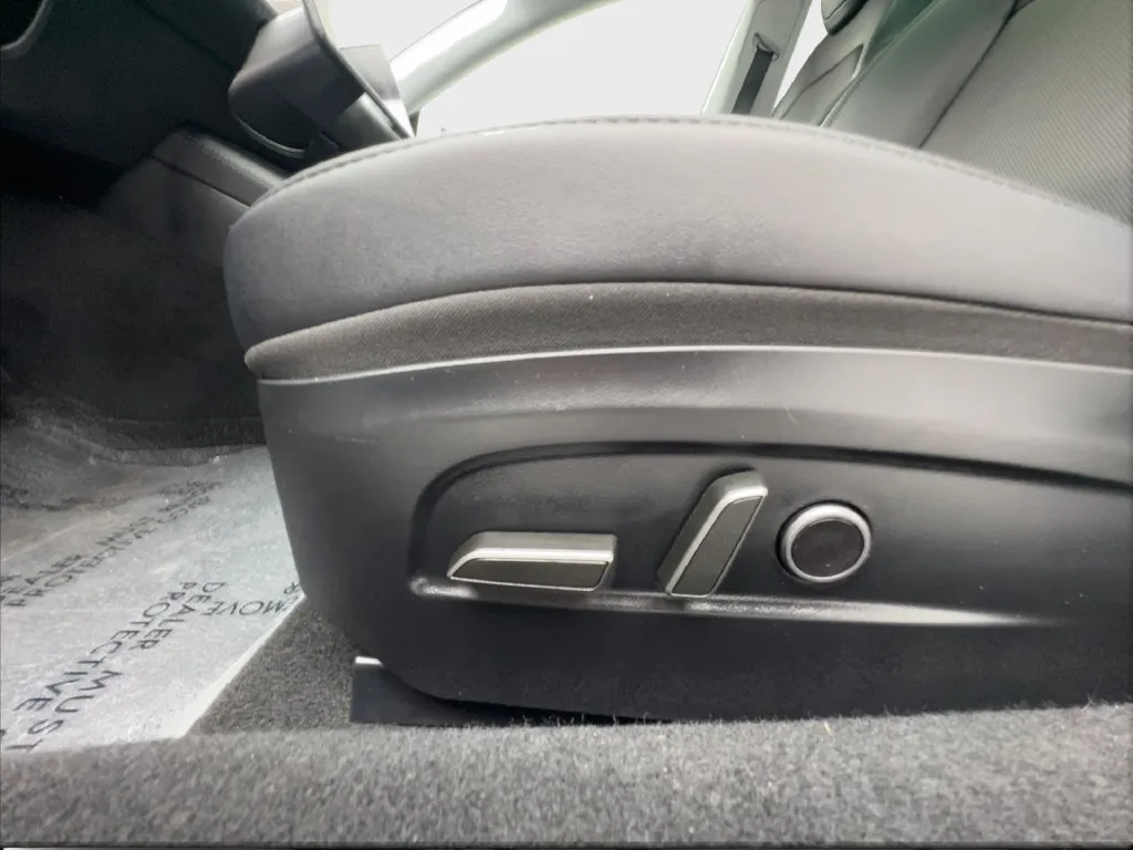Tesla Model 3 photo 22
