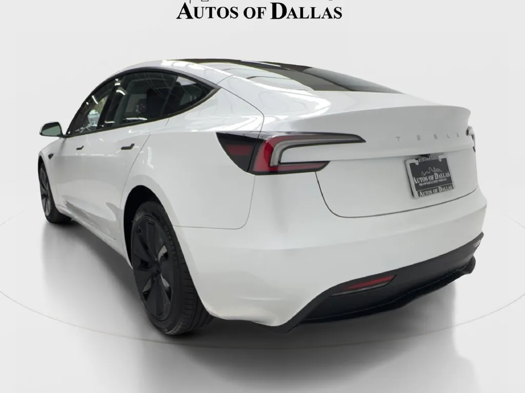 Tesla Model 3 photo 6