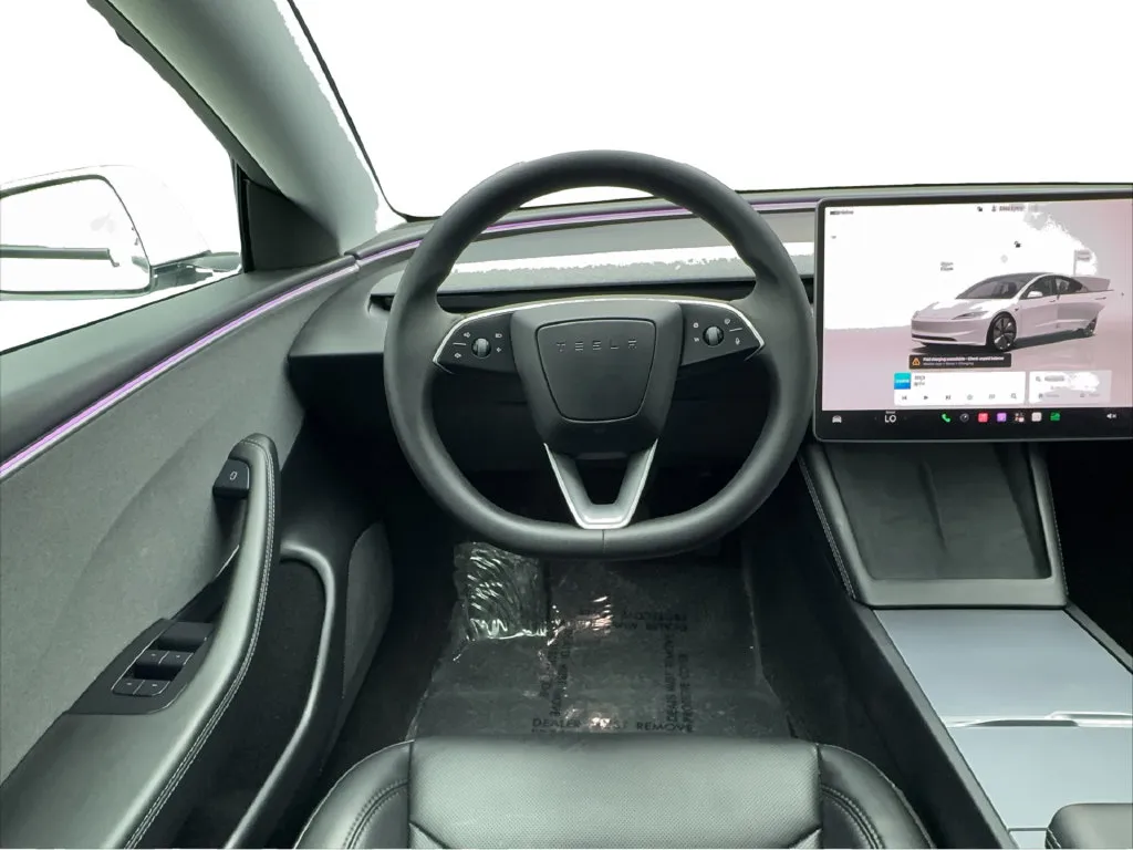 Tesla Model 3 photo 37