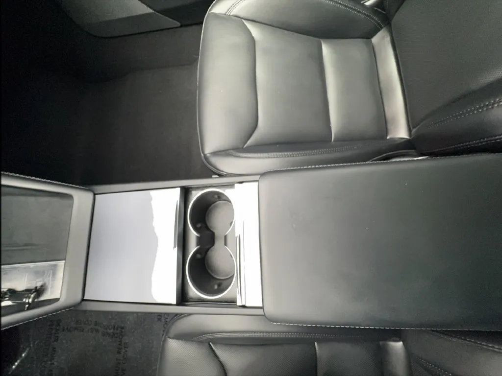 Tesla Model 3 photo 45