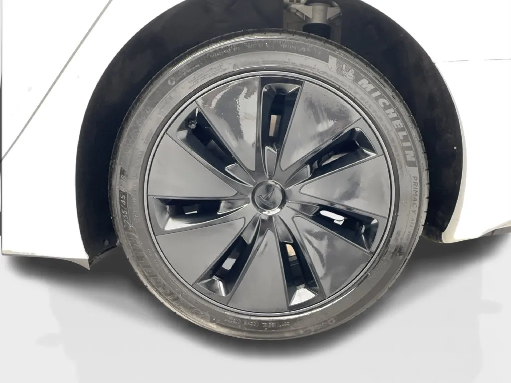 Tesla Model 3 photo 14