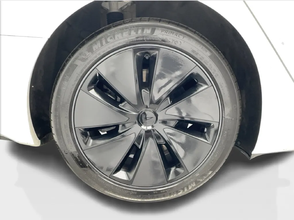 Tesla Model 3 photo 15