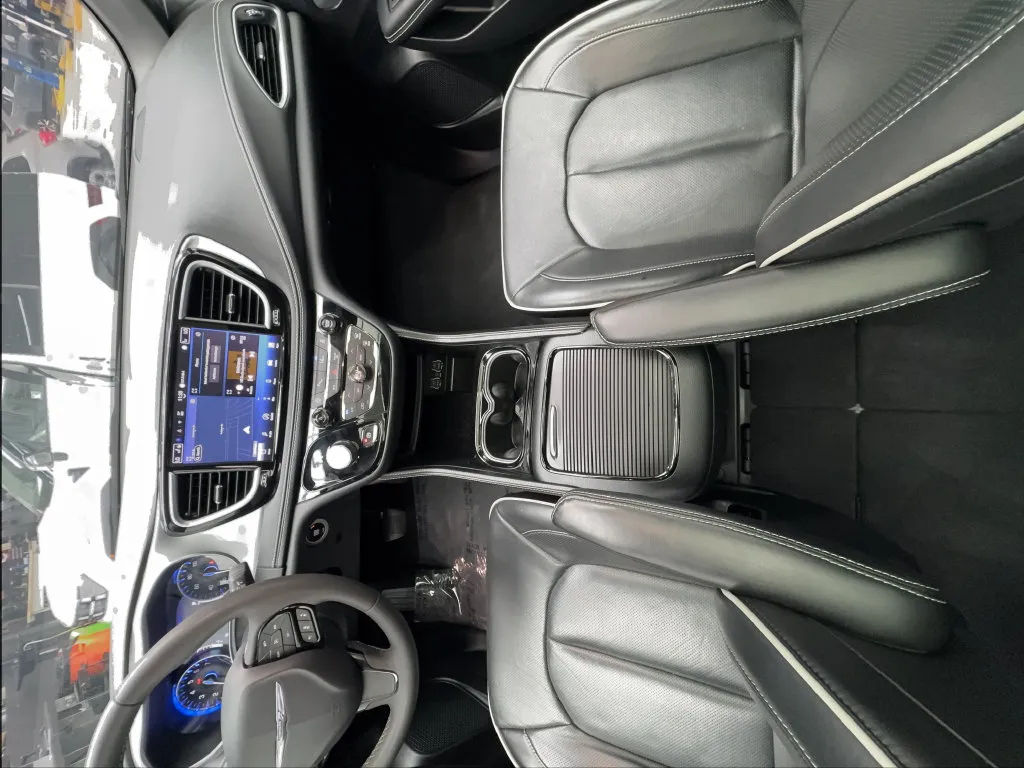 Chrysler Pacifica photo 39