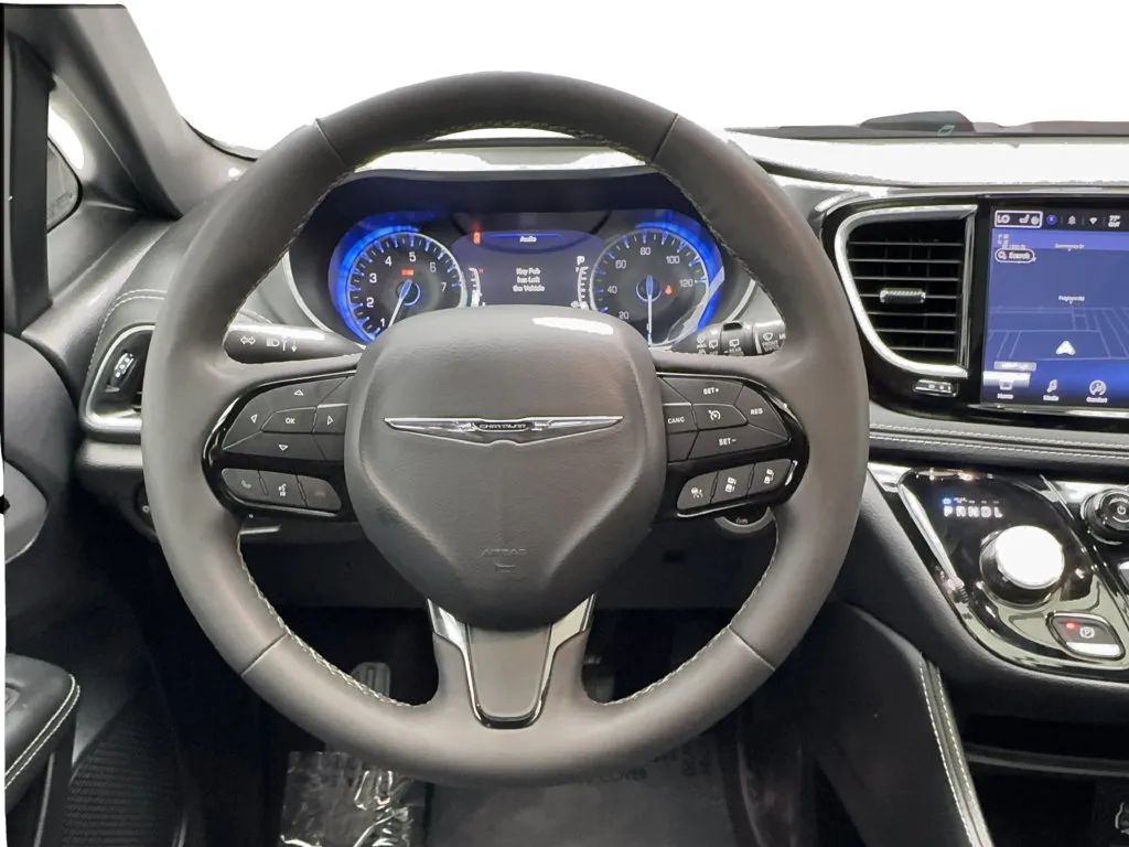 Chrysler Pacifica photo 37