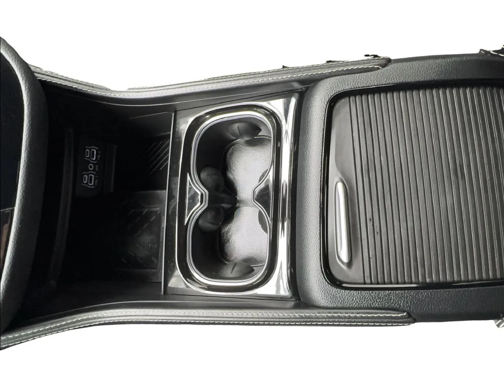 Chrysler Pacifica photo 48