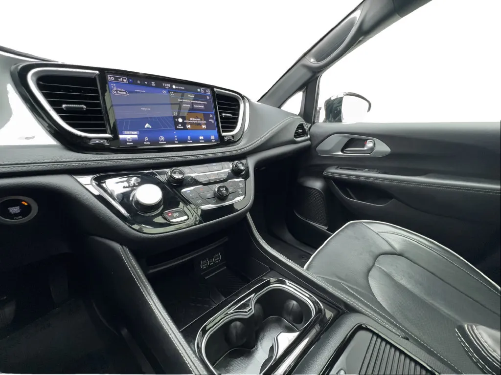 Chrysler Pacifica photo 43