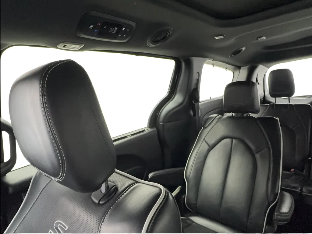 Chrysler Pacifica photo 47