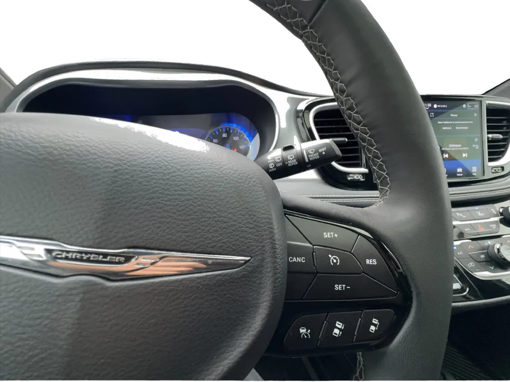 Chrysler Pacifica photo 41